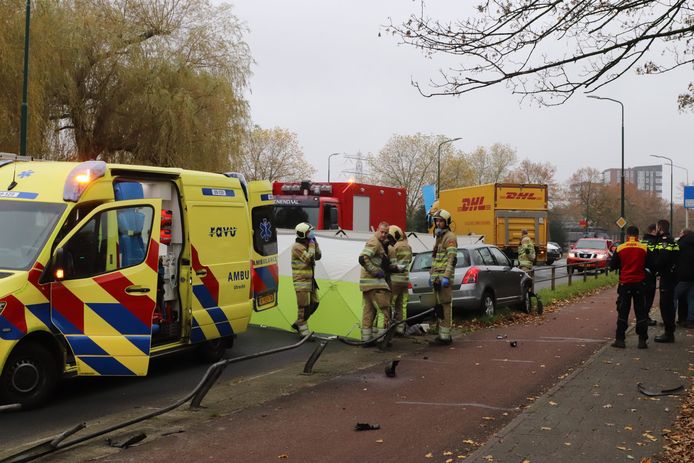 De hulpdiensten bij het ongeluk in Veenendaal.