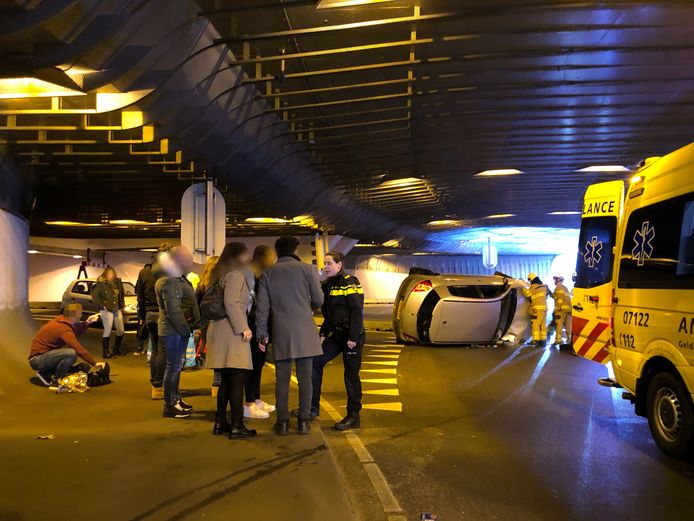 Hulpdiensten in de Willemstunnel.