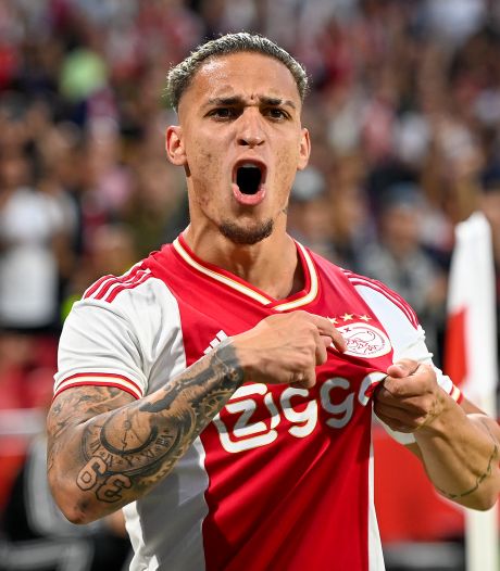 Muiten is hip, zeker bij Ajax: ‘Als je ze beloont met een transfer, zet je het hek open’