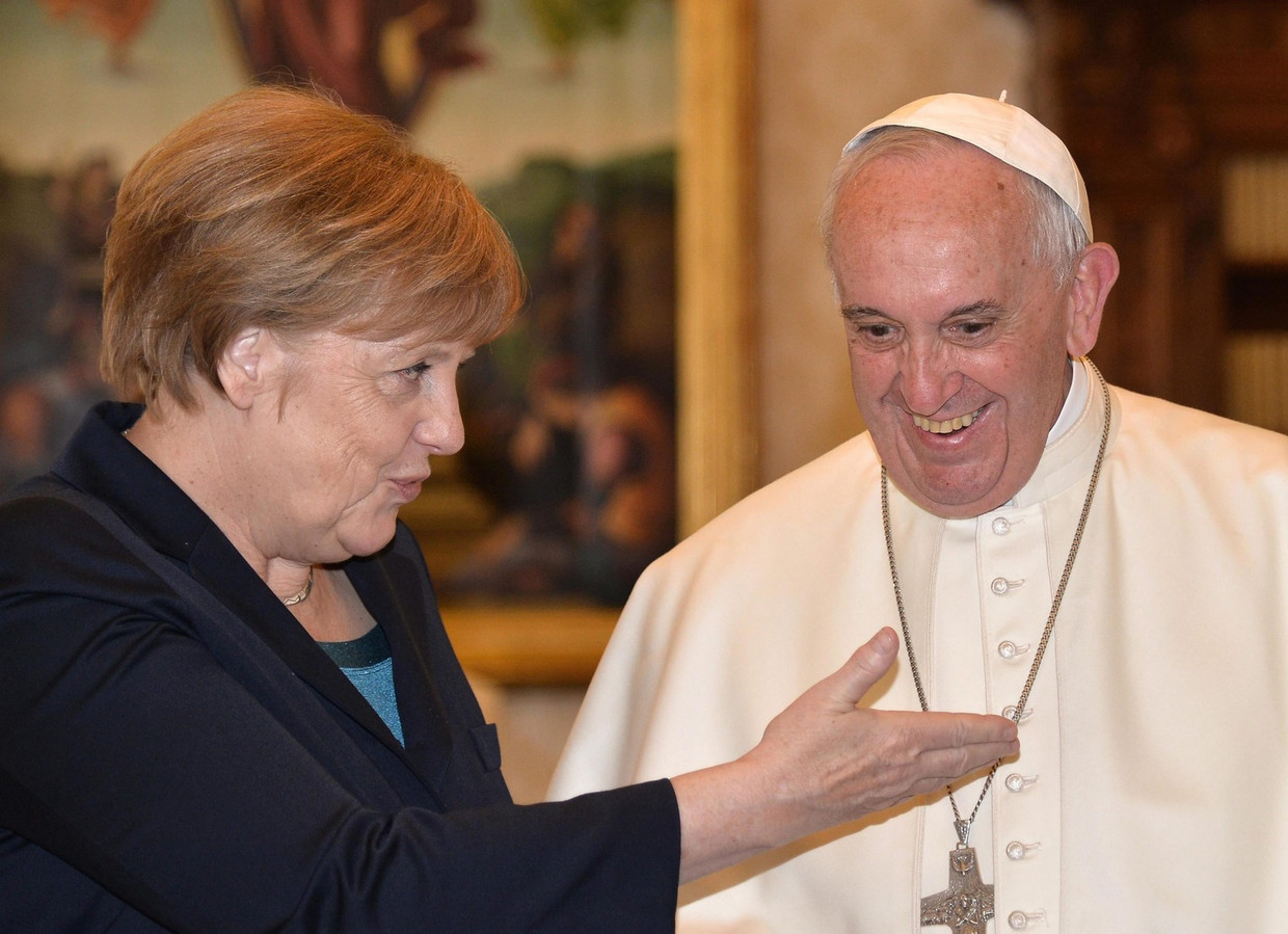 Angela Merkel op audiëntie bij de paus. Beeld epa