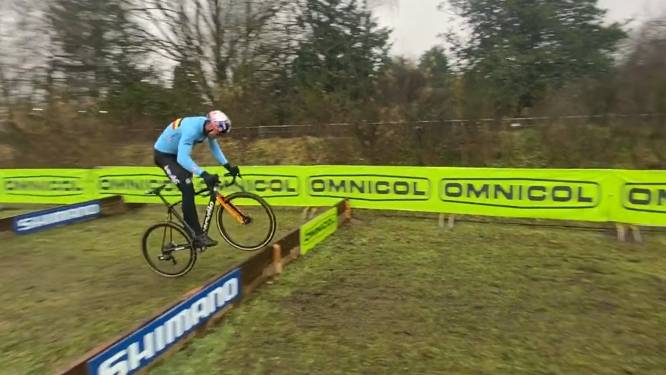 KIJK. Wout van Aert wipt tijdens verkenning vlot over veelbesproken balkjes: “Makkie”