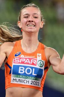 Femke Bol knalt in recordtijd naar EK-goud op 400 meter: ‘Bizar, niet te geloven’