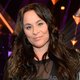 Wow! Zo ziet Trijntje Oosterhuis er nu uit in haar iconische rode jurk