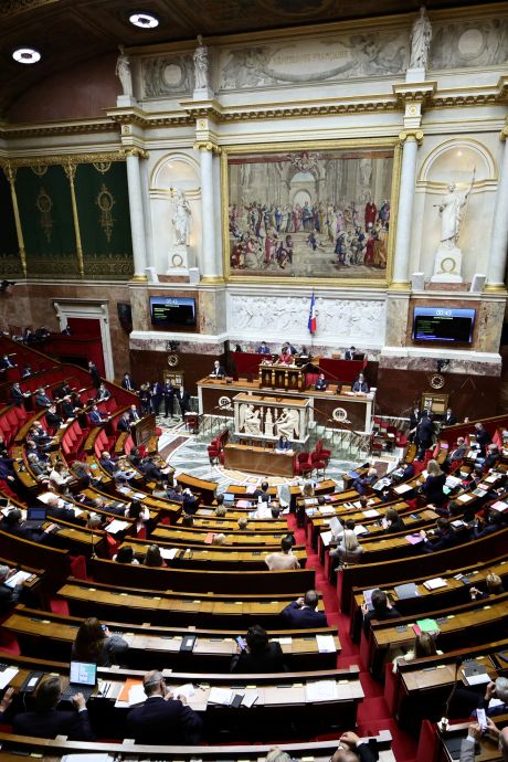 Pass vaccinal en France: coup de théâtre à l’Assemblée, où l'examen du texte est suspendu