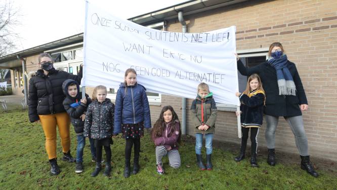 Oostelbeers protesteert tegen sluiting school: spandoeken, flyers en tekeningen
