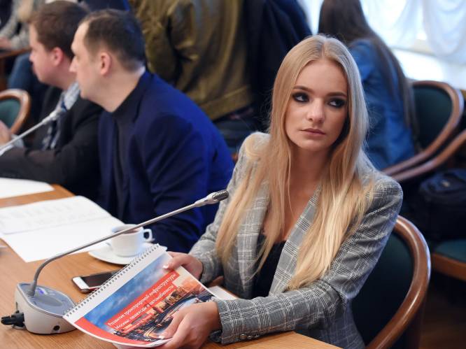 Dochter van woordvoerder Kremlin verzet zich op Instagram tegen invasie van Oekraïne