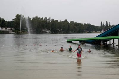 De Reddingsklos aan de slag op Prinsenmeer in Ommel