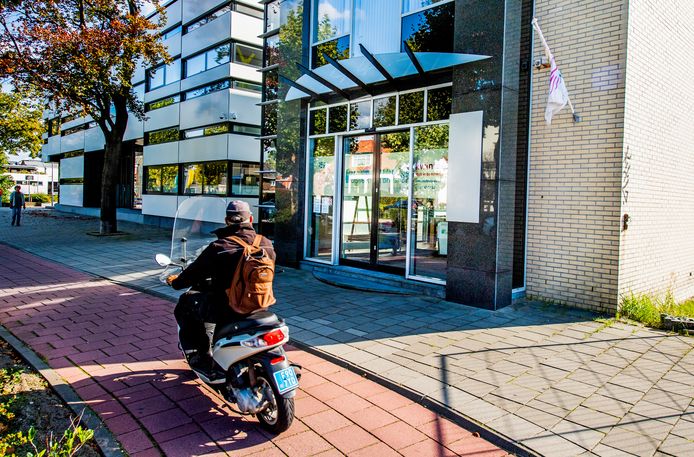 'Het Bruisnest' van het Goudse Kwintes moet in Waddinxveen na ruim anderhalf jaar op zoek naar een andere locatie. Daaraan betaalt de gemeente twee keer 20.000 euro mee.