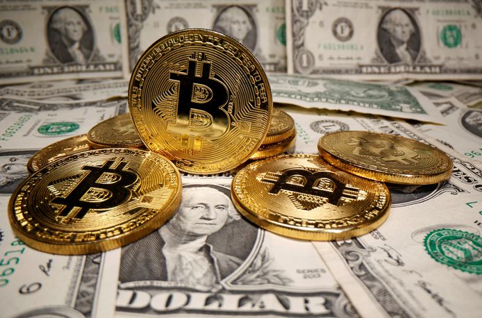 bitcoin milliomos pénzt dob