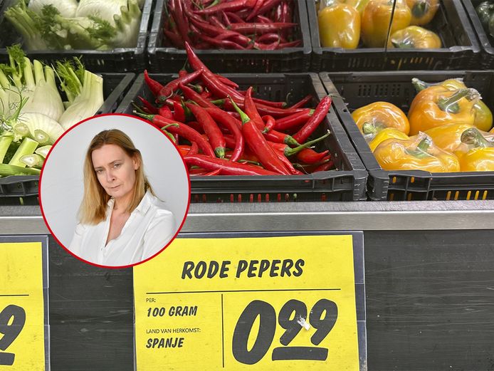 Rode pepers zijn het goedkoopst bij de NettoRama. Ze kosten ongeveer 30 cent per stuk. Nu nog leren om een bord vol rode pepers te eten.