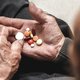 Tot 15 verschillende medicijnen in laatste levensmaand: 75-plussers slikken te veel geneesmiddelen