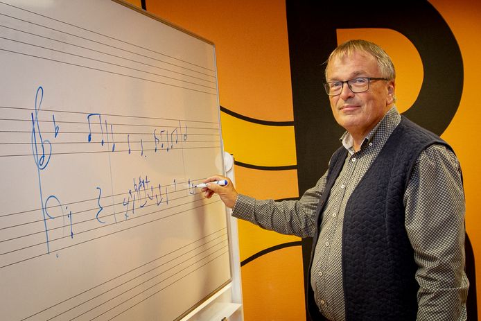 A l’improviste een introotje verzinnen is voor ervaren musicus en componist Dick Sanderman geen uitdaging.