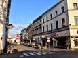 Er werd onder meer gecontroleerd in enkele cafés in de Burgemeester Reynaertstraat (archieffoto als illustratie) maar bijvoorbeeld ook op de Vlasmarkt in Kortrijk.