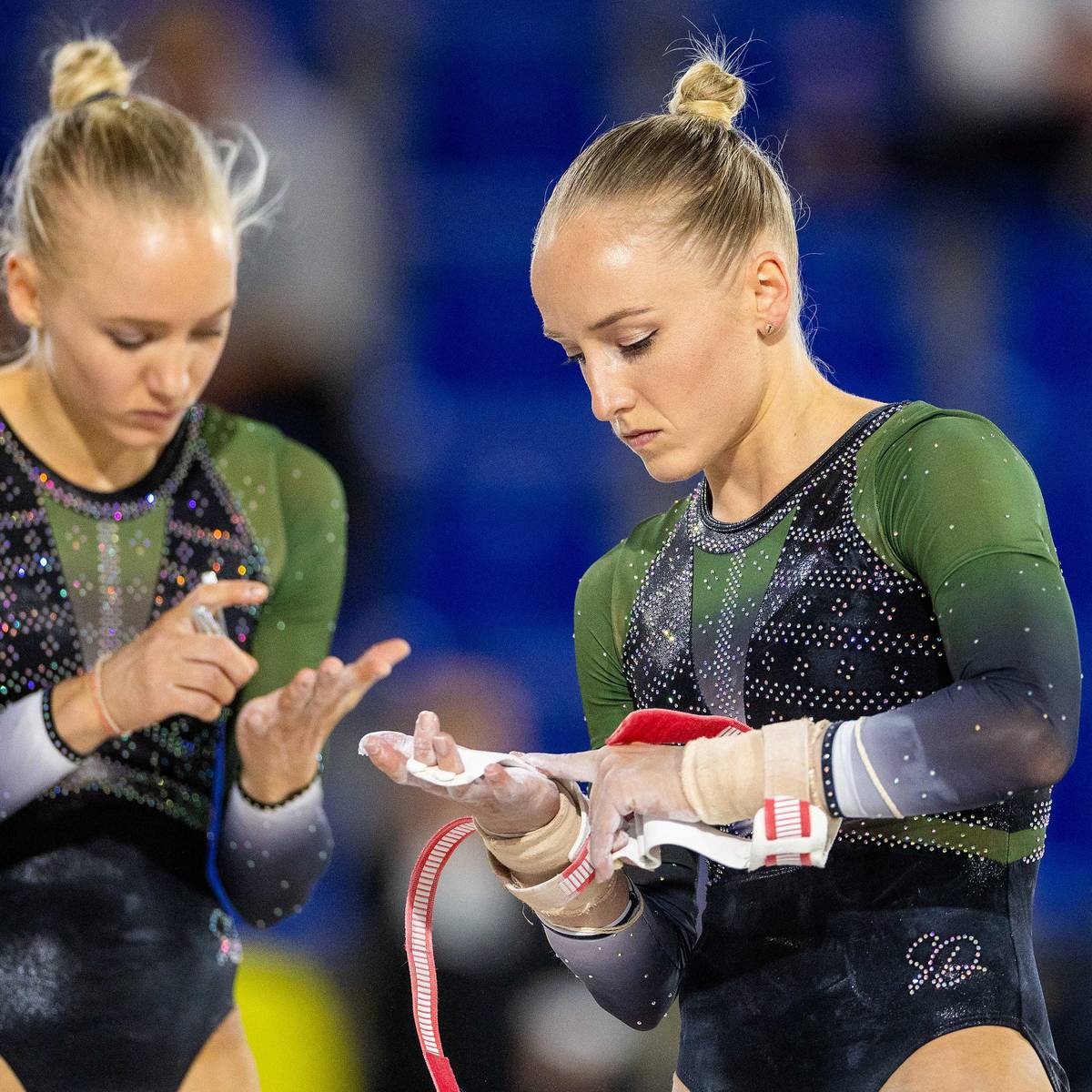 Turnsters Vera van Pol en zussen Sanne en Lieke Wevers voor derde keer naar  Olympische Spelen | Olympische Spelen | pzc.nl