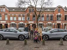 7 huishoudens delen 2 gloednieuwe elektrische auto’s in Zwolle: ‘Staat-ie er wel als ik 'm nodig heb?’