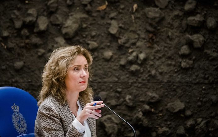 Kamervoorzitter Vera Bergkamp tijdens het wekelijkse vragenuur in de Tweede Kamer