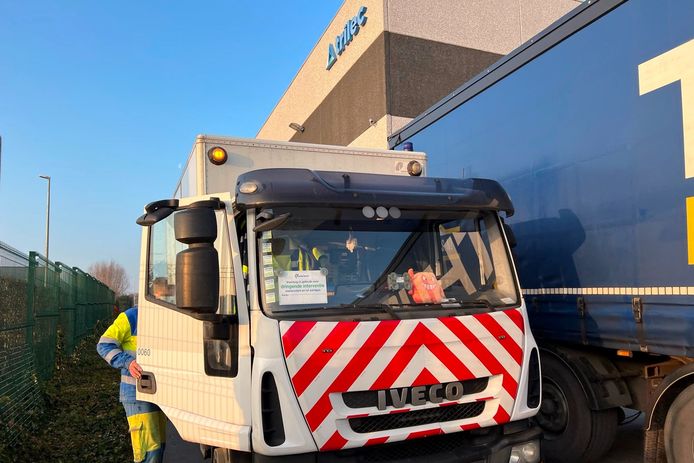 Verschillende ploegen van Fluvius werden opgeroepen voor een gaslek bij de firma Trilec in het industrieterrein van Erpe-Mere.