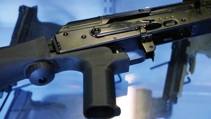 Een omstreden bump stock-kolf waardoor semi-automatische wapens sneller kunnen schieten.