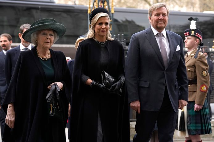 Koning Willem-Alexander en koningin Maxima met prinses Beatrix
