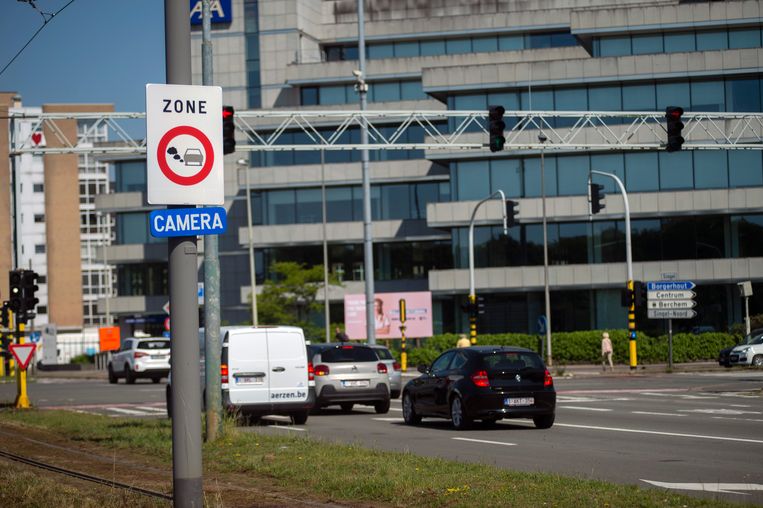 “Veel vreugde aan het IJzeren Gordijn”: Vlaams Belang sluit zich aan