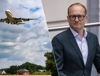 
Minister Weyts eist dwangsommen van 100.000 euro per dag zolang vliegroutes Vlaamse Rand viseren: “Enige manier om doorbraak te forceren”