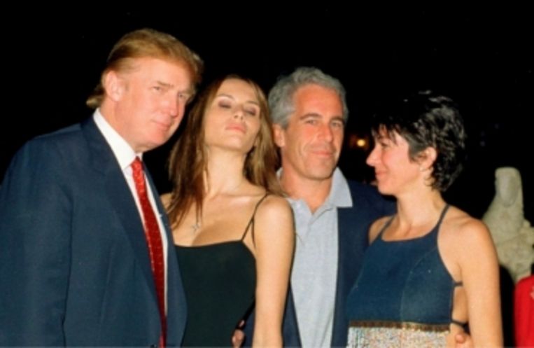 'Donald Trump: 'Epstein was een man die van vrouwen hield.' (Foto: Trump met echtgenote Ivana naast Jeffrey Epstein en Ghislaine Maxwell.)’ Beeld 