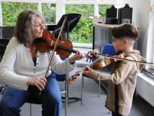 Muziekschool haalt alles uit de kast voor de open dag; ‘Ik wil ook zo'n groot drumstel’