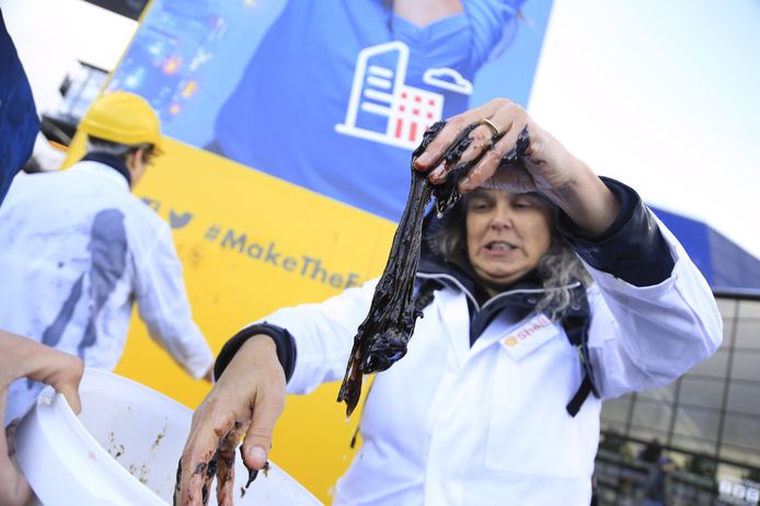Protest tegen Shell ‘greenwashing‘ Festival Generation Discover 2019 in Rotterdam,