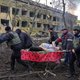 De World Press Photo van het jaar 2023 is onontkoombaar: gewonde vrouw bij gebombardeerde kraamkliniek