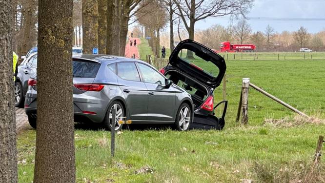 Achtervolging op hoge snelheid van vermoedelijk gestolen auto door Glanerbrug eindigt in crash