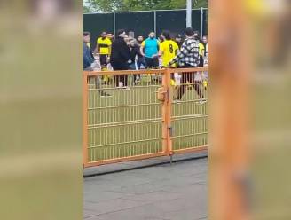 ‘Partijdige' scheidsrechter massaal belaagd op voetbalveld: ‘Fans gingen achter hem aan’