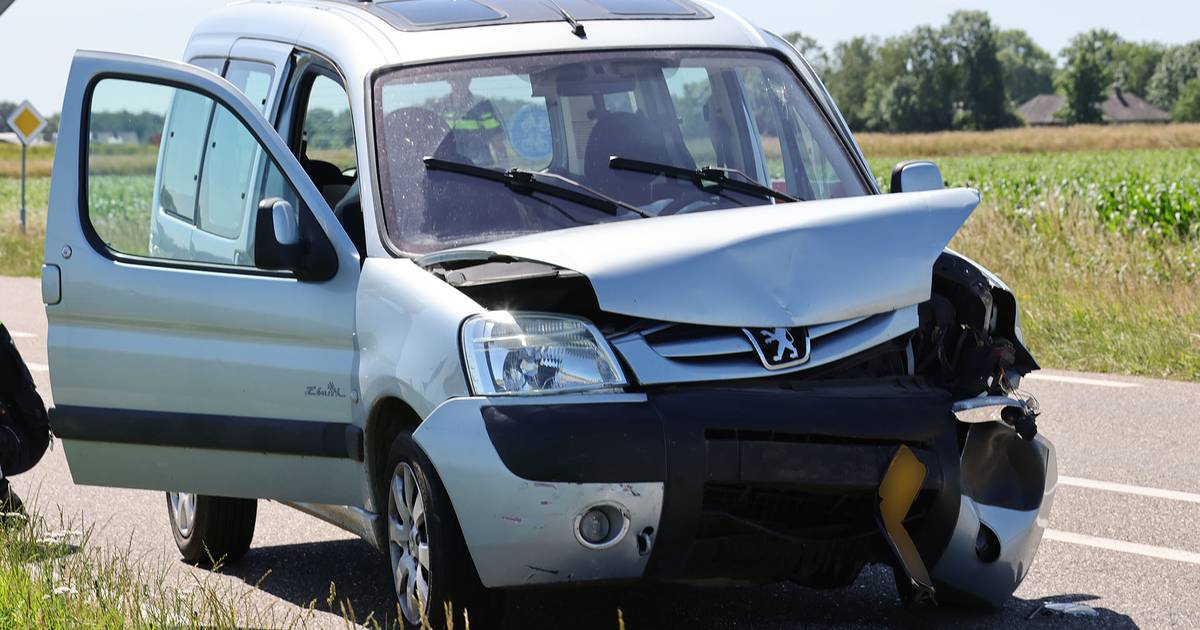 Botsing tussen meerdere autos in Lithoijen.