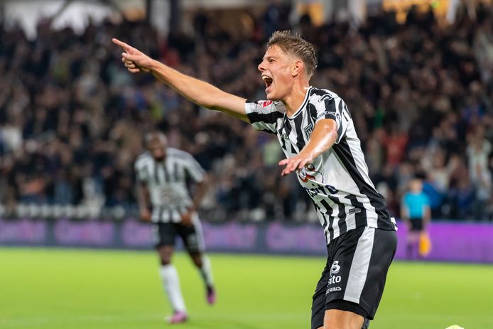 Sem Scheperman maakt goede stappen in zijn revalidatieprogramma. De middenvelder uit Holten deed maandag voor het eerst - voorzichtig - mee met de groepstraining van Heracles.
