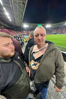 West Ham-fan Knollsy die AZ-hooligans wegsloeg, krijgt staande ovatie in Londen