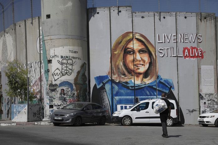 Een muurschildering van Shireen Abu Akleh in Bethlehem, Israël. Beeld van juli dit jaar.