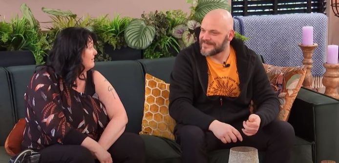 Antoinette (48) is al 13 jaar single en op zoek naar de liefde in Lang leve de liefde. Er blijkt tóch een man in haar leven: Gerard Joling.