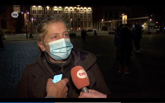Elke Verberckmoes, la maman de Dean, lors d'une veillée mardi soir à Saint-Nicolas.