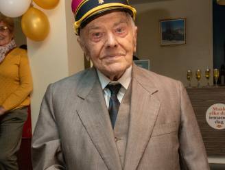 Voormalig stationschef André Van Cauwenberge blaast 100 kaarsjes uit: “Ik ben een geboren optimist" 