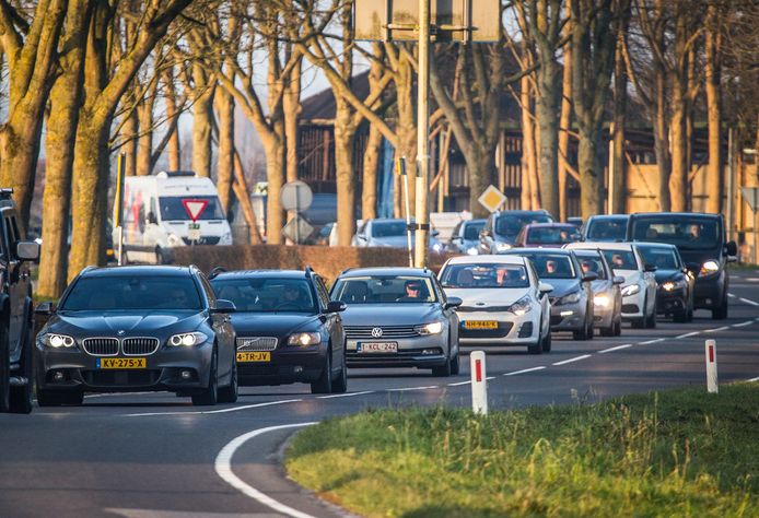 Ook op de N489 van Klaaswaal naar Heinenoord liep het vast.