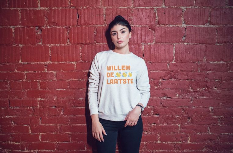 De jonge meiden op de website die de T-shirts en hoodies dragen, zijn geen echte leden, leert navraag.  Beeld Bram van Montfoort