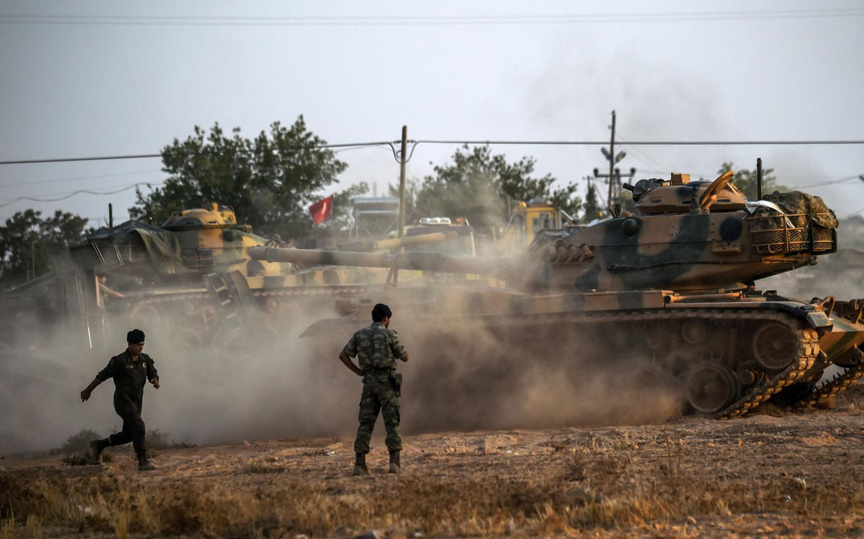 Turkse tanks vlakbij de stad Karkamis Beeld afp