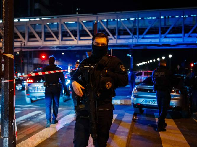 Drie mannen opgepakt uit entourage dader dodelijke mesaanval Parijs: dader was al veroordeeld voor terreurplannen