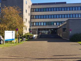 Man wordt rijongeschikt verklaard, om even later ongeval te veroorzaken... op parking politierechtbank