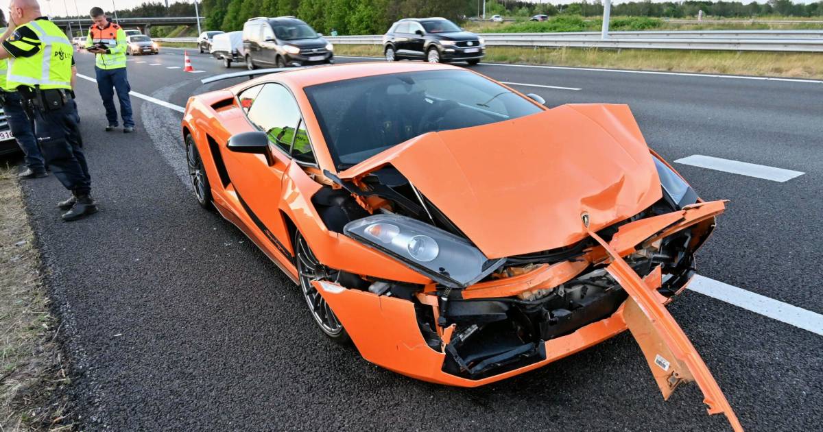 Bekende eigenaar Lamborghini weigerde alcoholtest na aanrijding op A16.