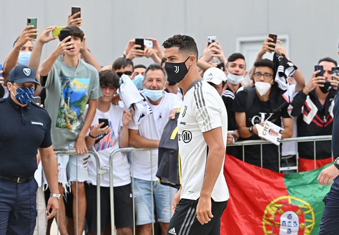 Ronaldo maakte graag tijd voor foto's en handtekeningen.
