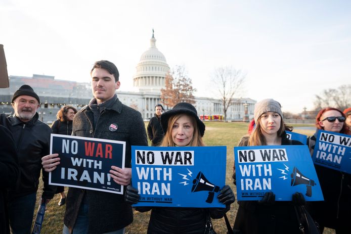 Demonstranten verzamelden zich in Washington DC om te protesteren tegen een mogelijke oorlog met Iran (09/01/2020)