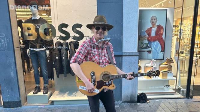 Enschedese straatmuzikant Martijn: 'Muziek maakt het leven een stukje mooier'