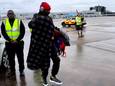 Snoop wordt verwelkomd op luchthaven door doedelzakspeler