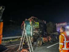 A67 bij Geldrop weer schoongemaakt na ravage door slachtafval, dashcambeelden tonen moment van ongeluk 