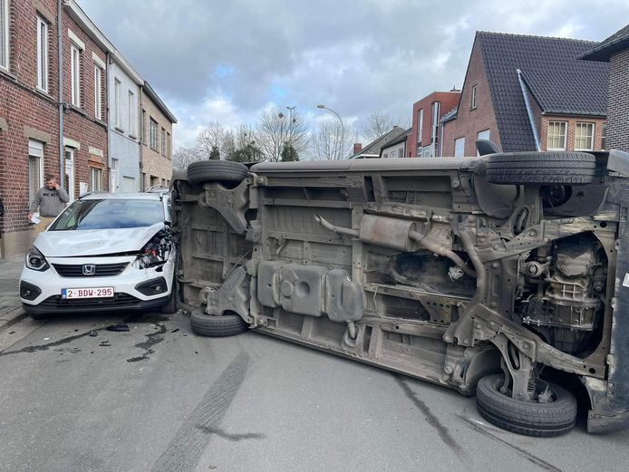Het ongeval zorgde voor heel wat schade.